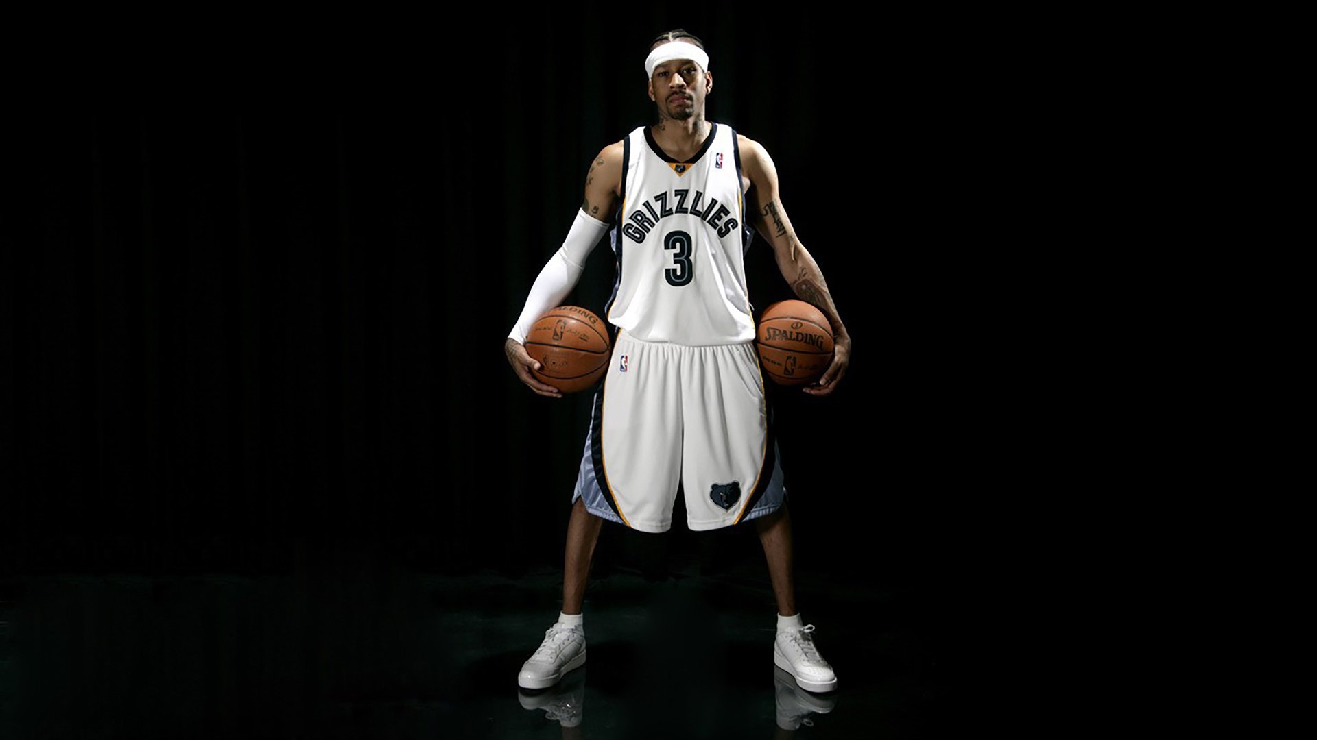 开云中国官网-詹姆斯关键抢断终结比赛湖人主场力克灰熊，詹姆斯准3双湖人险胜灰熊